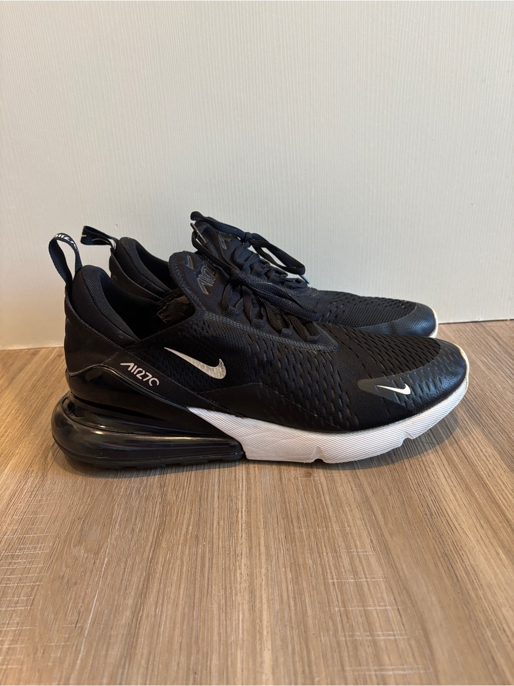 Nike Air Max 270 Men’s Lace-Up Low Top Sneakers Black/White AH8050-002 Size 13
